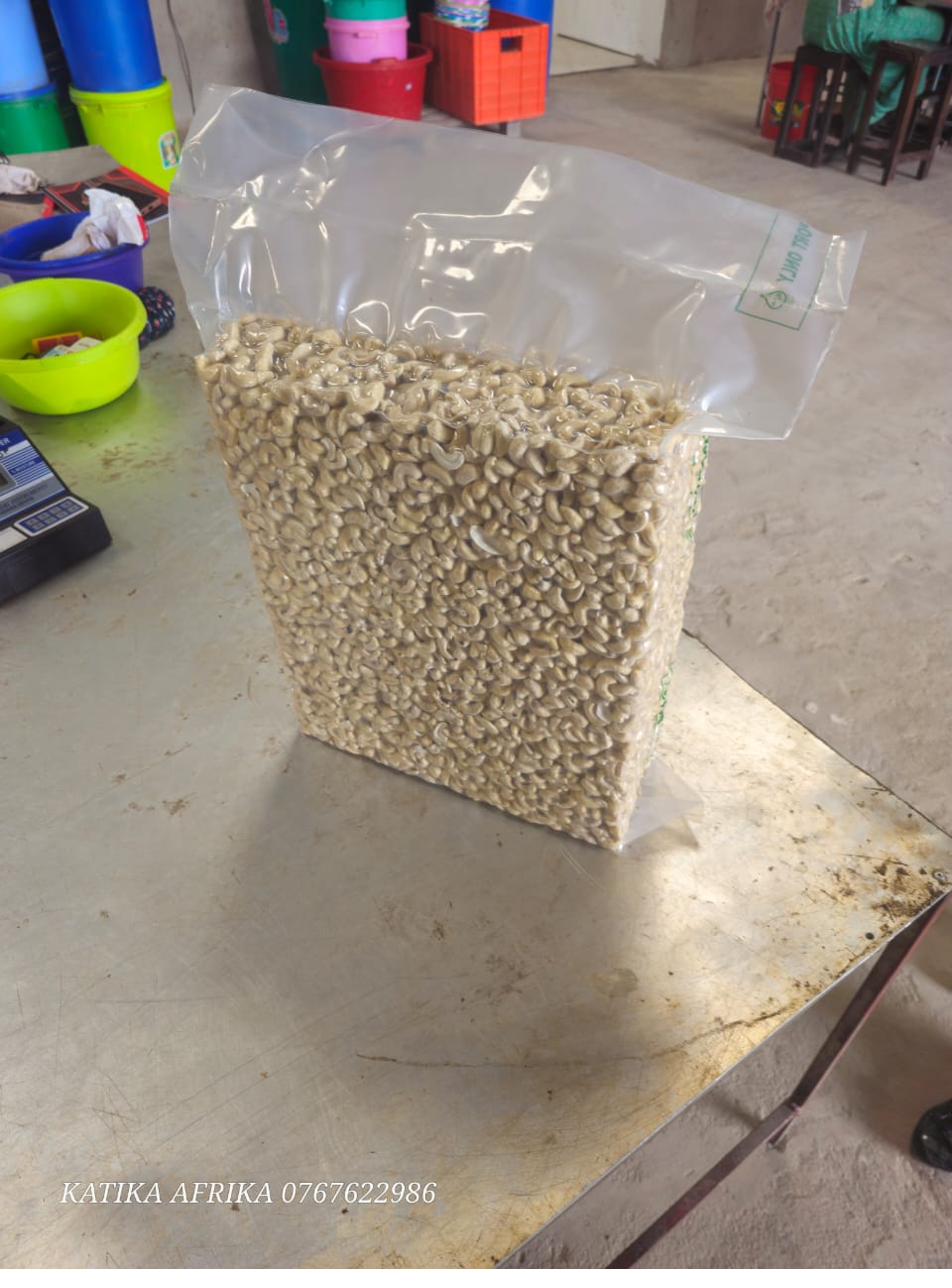 Vacuum-packed cashew kernels
